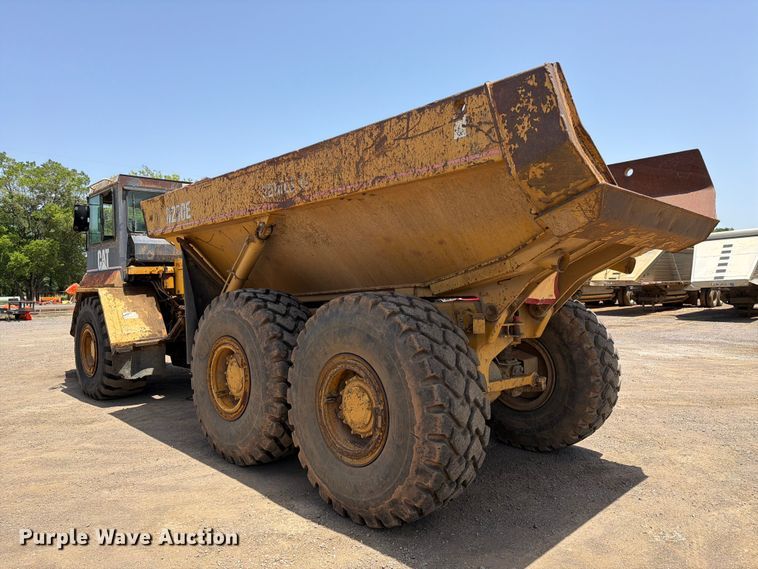 image for item FI0261 2000 Caterpillar D250E Series II articulated haul truck