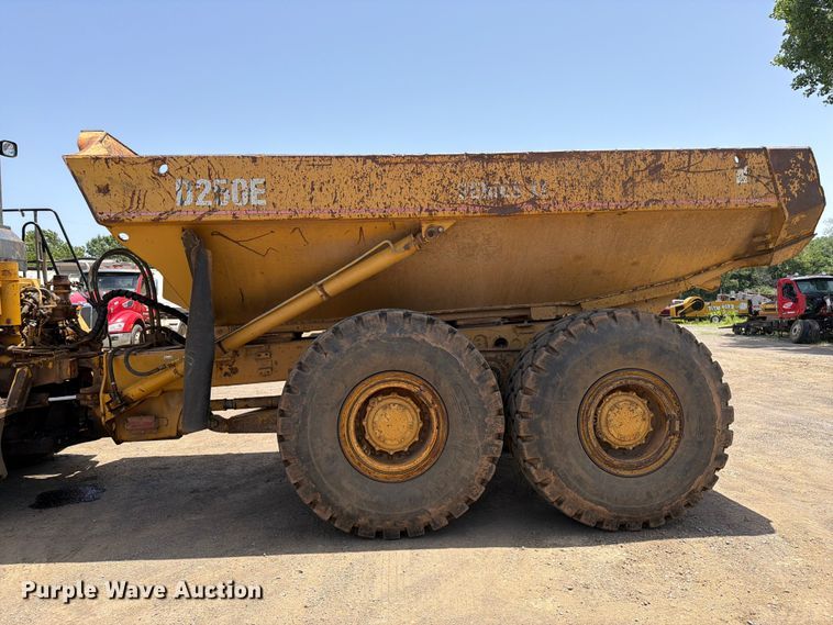 image for item FI0261 2000 Caterpillar D250E Series II articulated haul truck