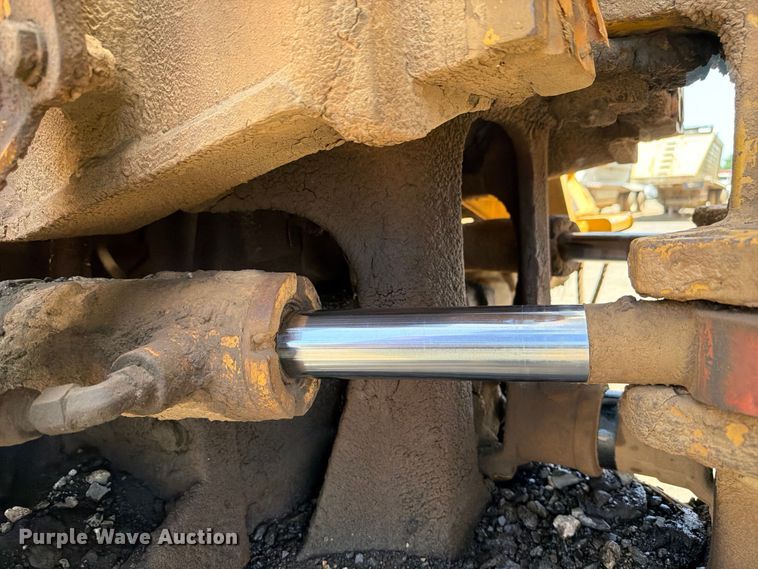 image for item FI0261 2000 Caterpillar D250E Series II articulated haul truck