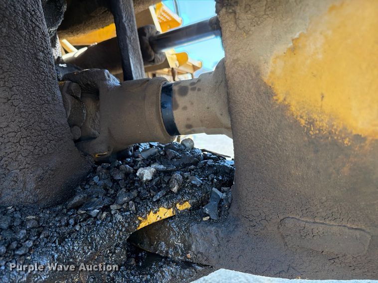 image for item FI0261 2000 Caterpillar D250E Series II articulated haul truck