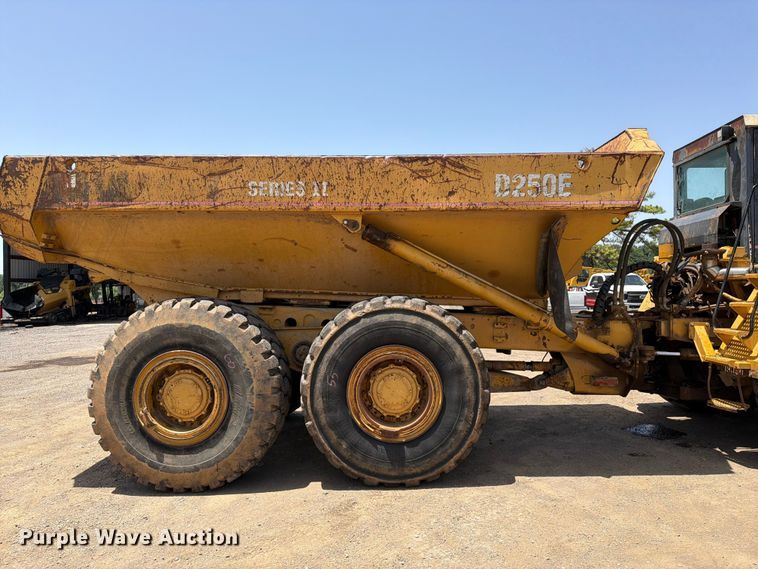 image for item FI0261 2000 Caterpillar D250E Series II articulated haul truck