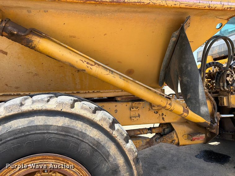 image for item FI0261 2000 Caterpillar D250E Series II articulated haul truck