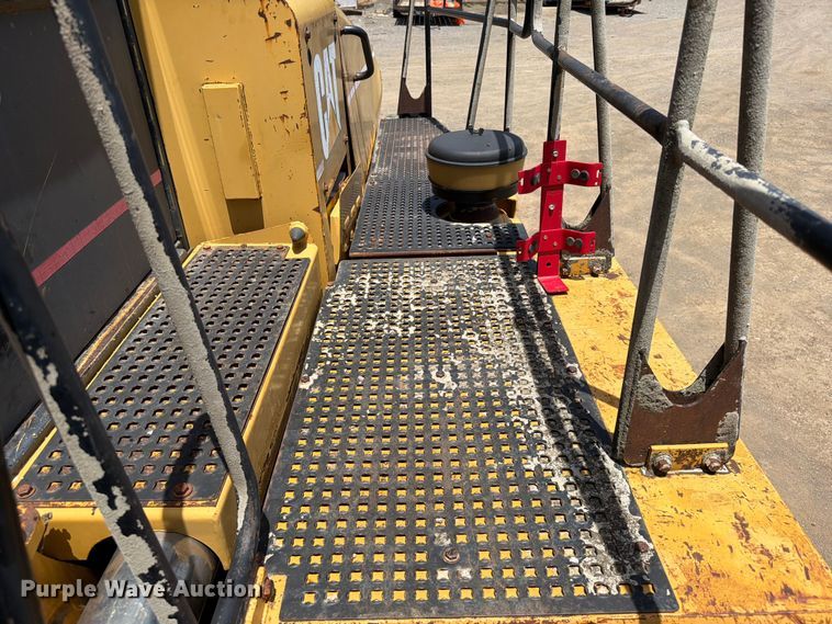 image for item FI0261 2000 Caterpillar D250E Series II articulated haul truck