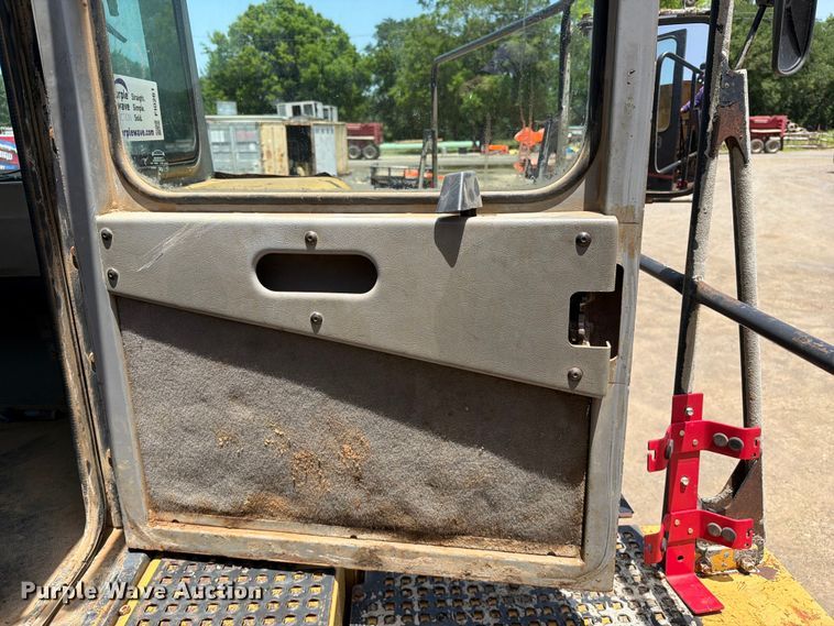 image for item FI0261 2000 Caterpillar D250E Series II articulated haul truck