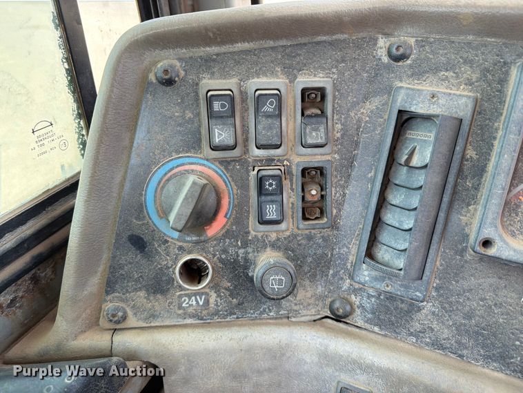 image for item FI0261 2000 Caterpillar D250E Series II articulated haul truck
