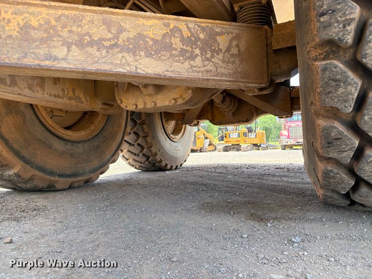 image for item FI0261 2000 Caterpillar D250E Series II articulated haul truck