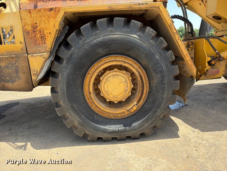 image for item FI0261 2000 Caterpillar D250E Series II articulated haul truck
