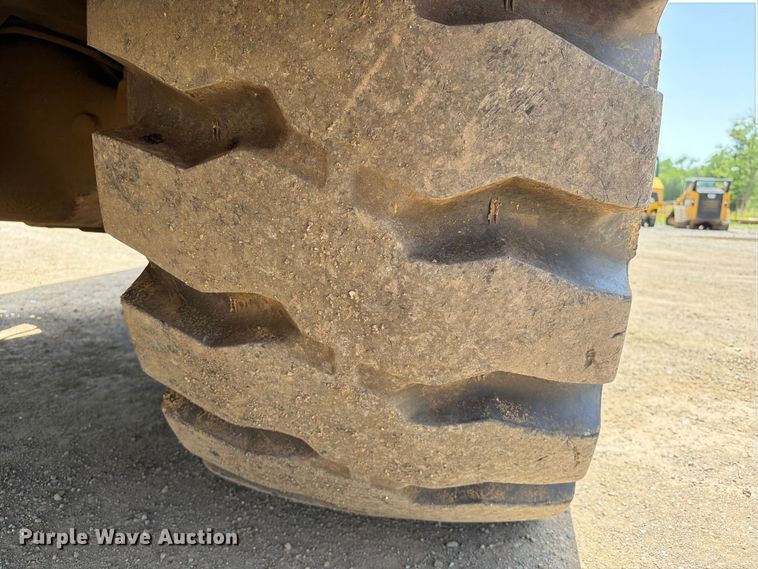image for item FI0261 2000 Caterpillar D250E Series II articulated haul truck