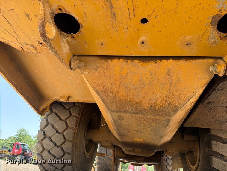 image for item FI0261 2000 Caterpillar D250E Series II articulated haul truck