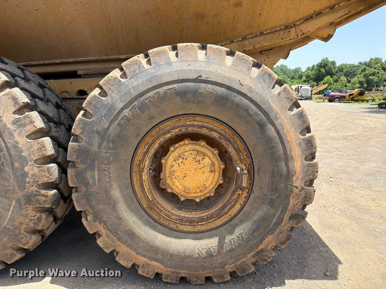 image for item FI0261 2000 Caterpillar D250E Series II articulated haul truck