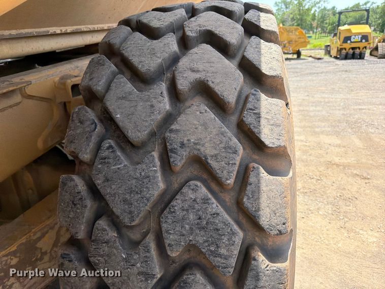 image for item FI0261 2000 Caterpillar D250E Series II articulated haul truck