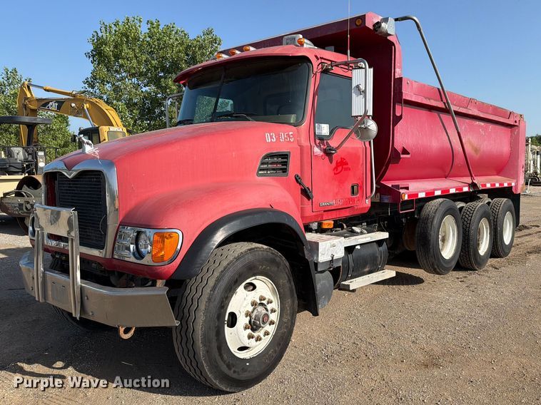 2005 Mack CV173 dump truck