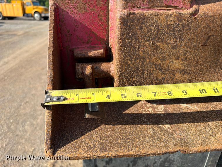image for item FI0296 2005 Mack CV173 dump truck