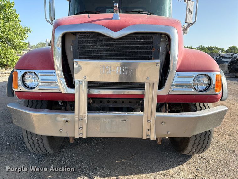 image for item FI0296 2005 Mack CV173 dump truck