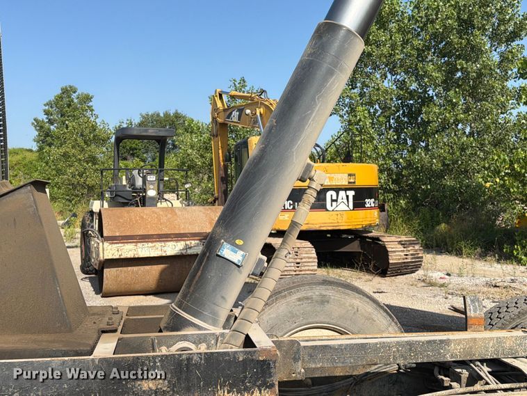 image for item FI0296 2005 Mack CV173 dump truck