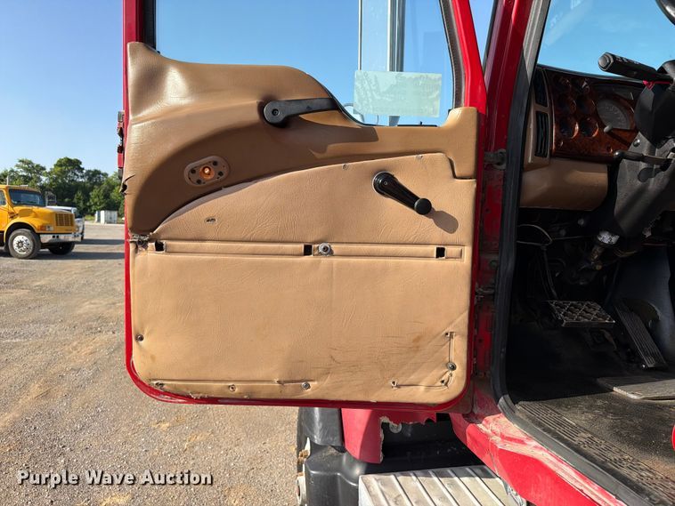 image for item FI0296 2005 Mack CV173 dump truck