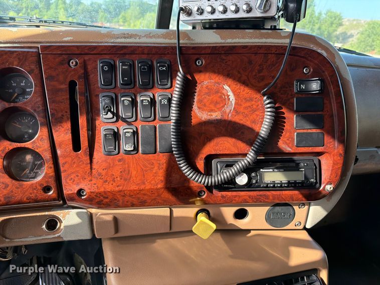 image for item FI0296 2005 Mack CV173 dump truck