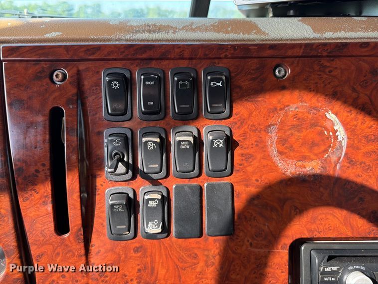 image for item FI0296 2005 Mack CV173 dump truck