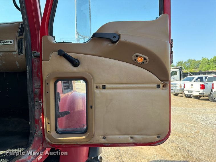 image for item FI0296 2005 Mack CV173 dump truck