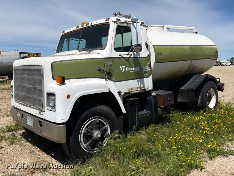 1982 International 2275 tank truck