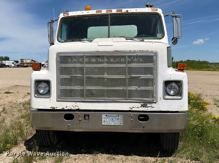 image for item FK0288 1982 International 2275 tank truck