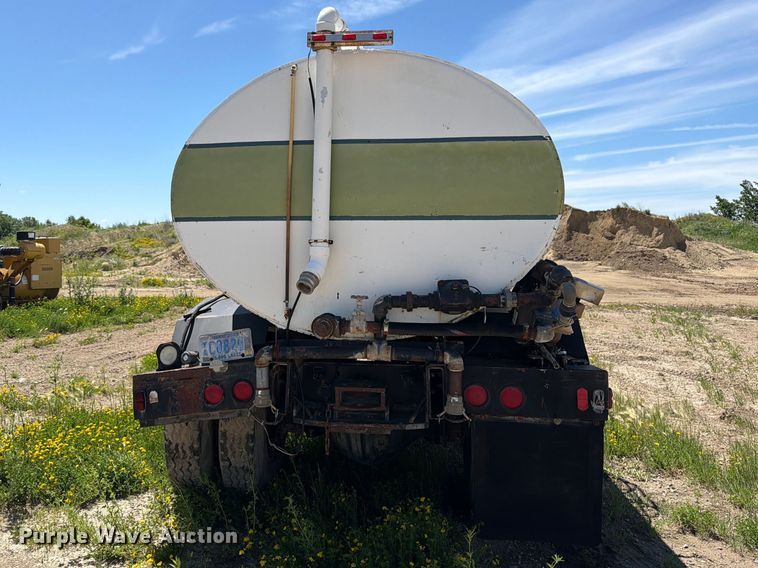 image for item FK0288 1982 International 2275 tank truck