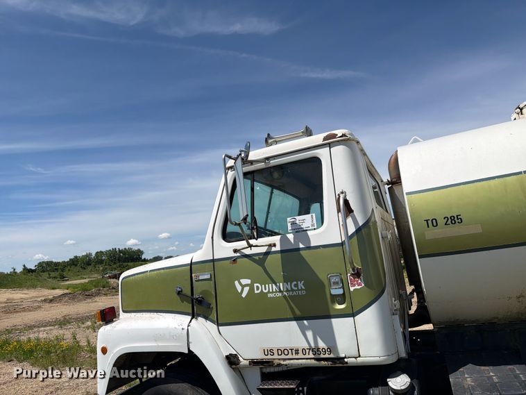 image for item FK0288 1982 International 2275 tank truck