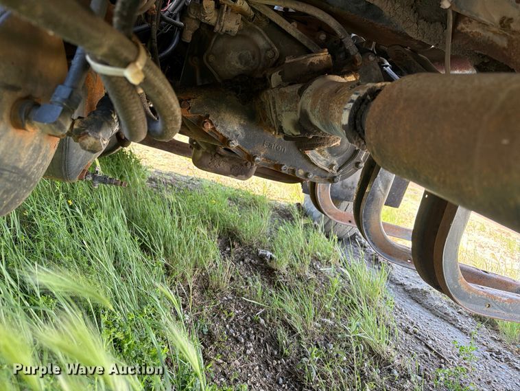 image for item FK0288 1982 International 2275 tank truck