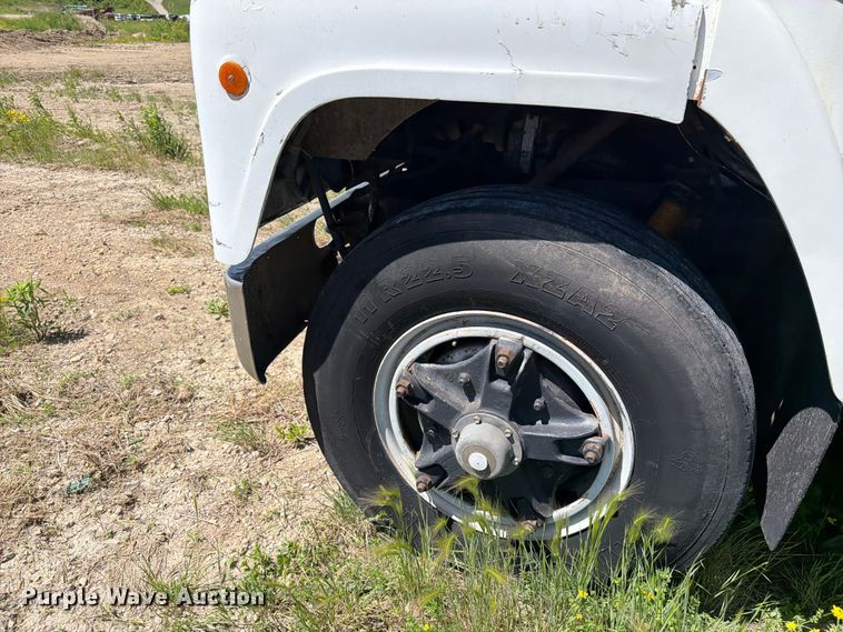image for item FK0288 1982 International 2275 tank truck