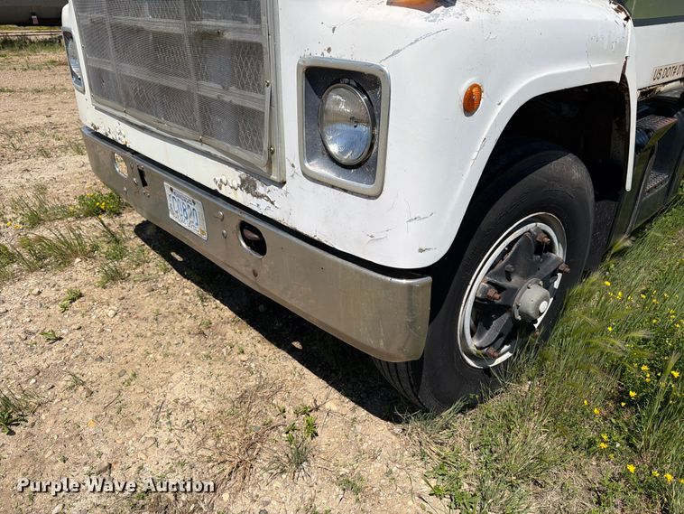 image for item FK0288 1982 International 2275 tank truck