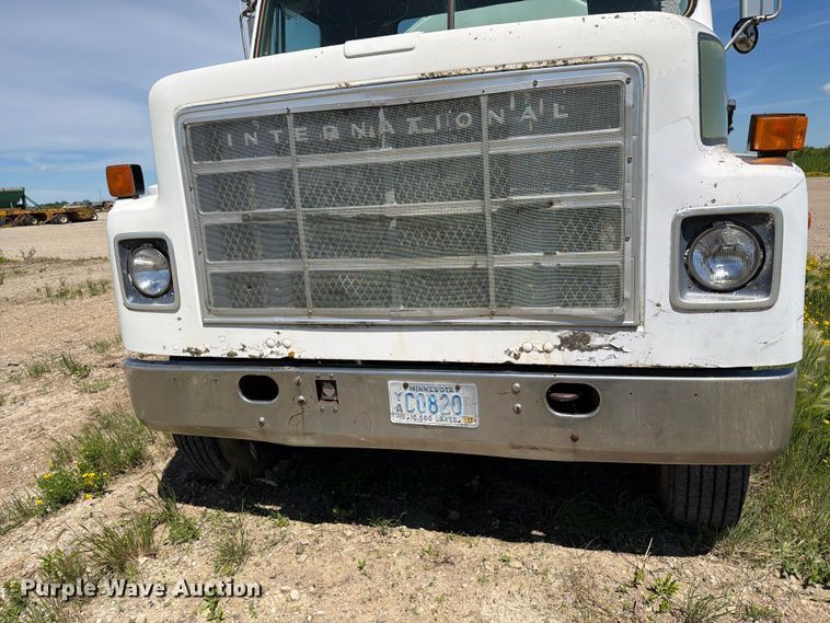 image for item FK0288 1982 International 2275 tank truck