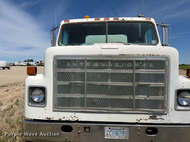 image for item FK0288 1982 International 2275 tank truck