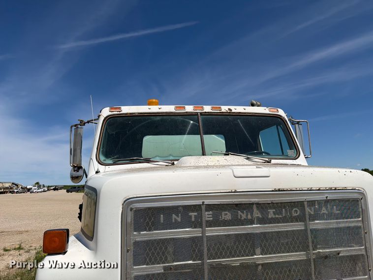 image for item FK0288 1982 International 2275 tank truck