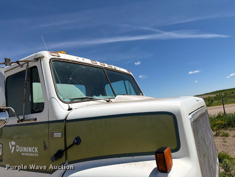 image for item FK0288 1982 International 2275 tank truck