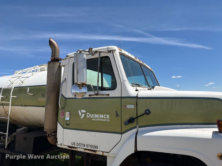 image for item FK0288 1982 International 2275 tank truck