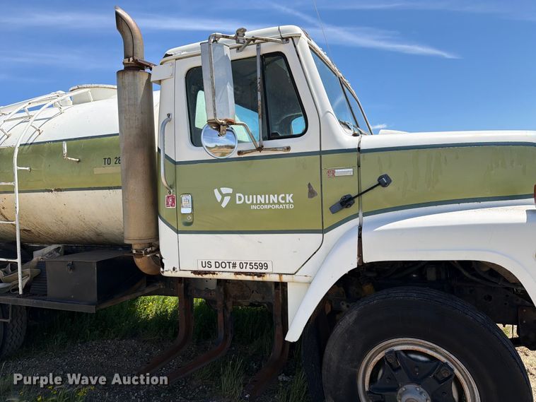 image for item FK0288 1982 International 2275 tank truck