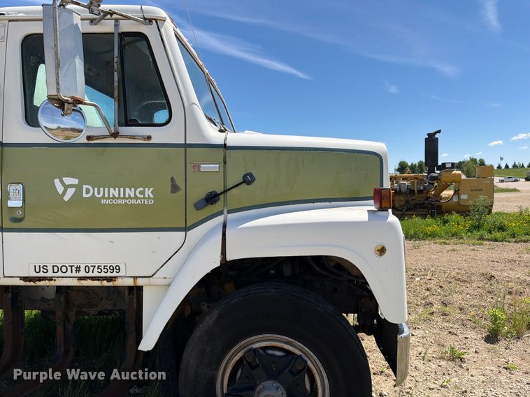 image for item FK0288 1982 International 2275 tank truck