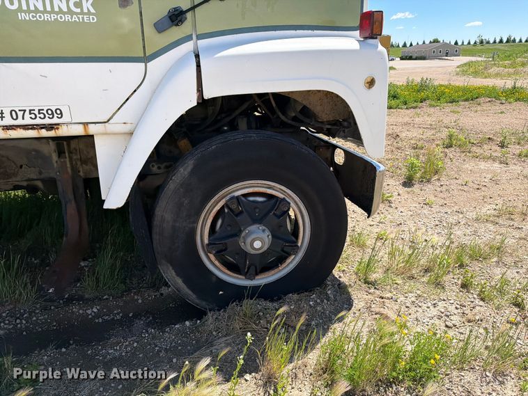 image for item FK0288 1982 International 2275 tank truck
