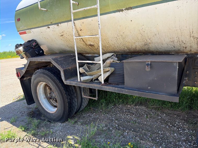image for item FK0288 1982 International 2275 tank truck
