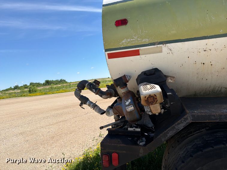 image for item FK0288 1982 International 2275 tank truck