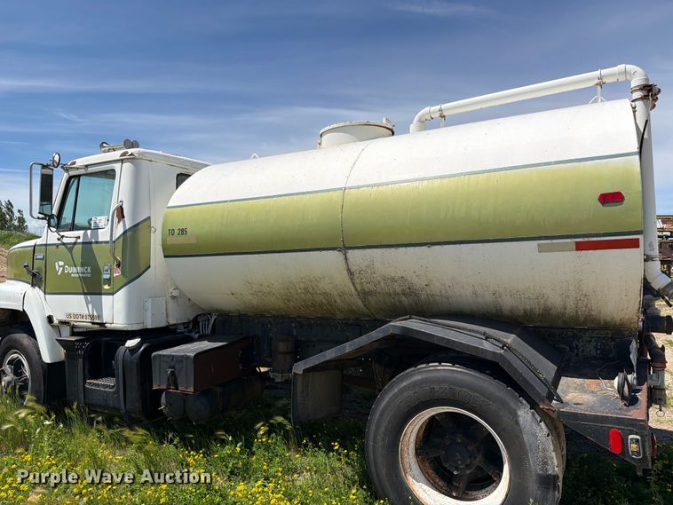 image for item FK0288 1982 International 2275 tank truck