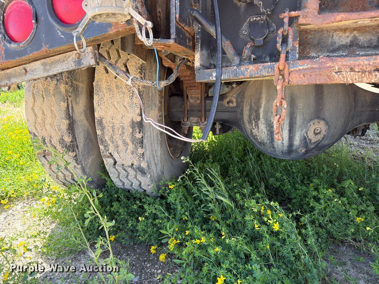 image for item FK0288 1982 International 2275 tank truck