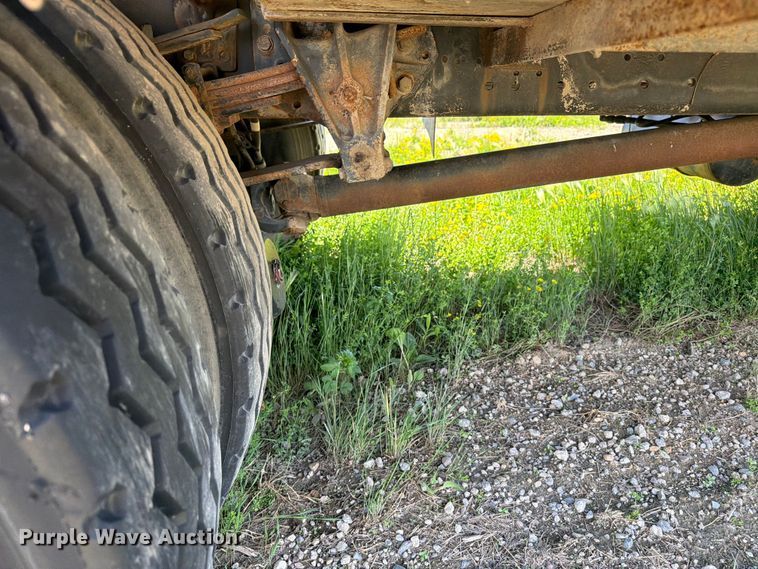 image for item FK0288 1982 International 2275 tank truck
