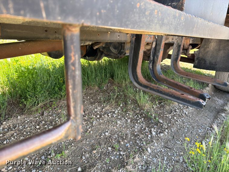 image for item FK0288 1982 International 2275 tank truck