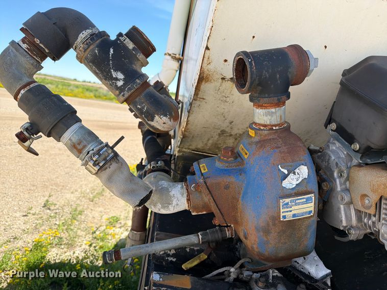image for item FK0288 1982 International 2275 tank truck