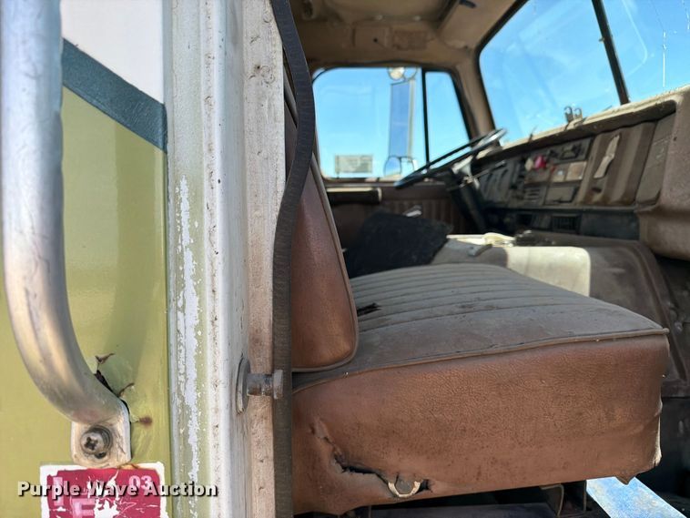 image for item FK0288 1982 International 2275 tank truck