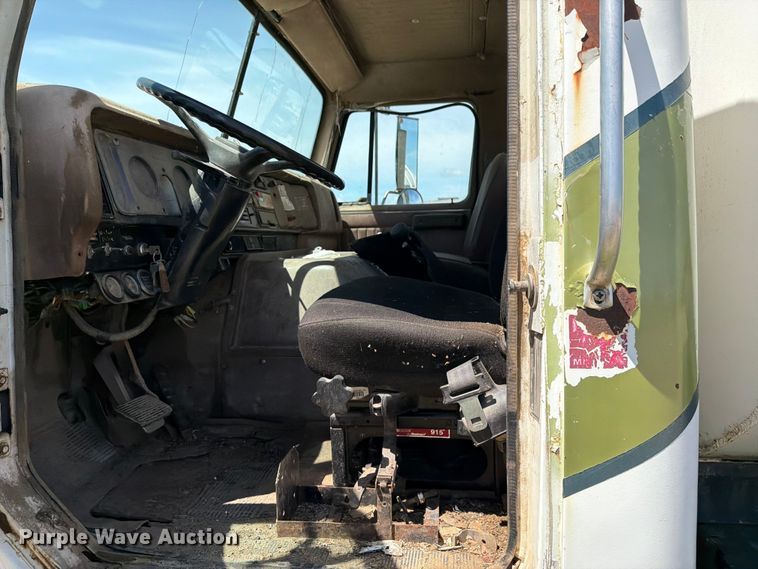 image for item FK0288 1982 International 2275 tank truck