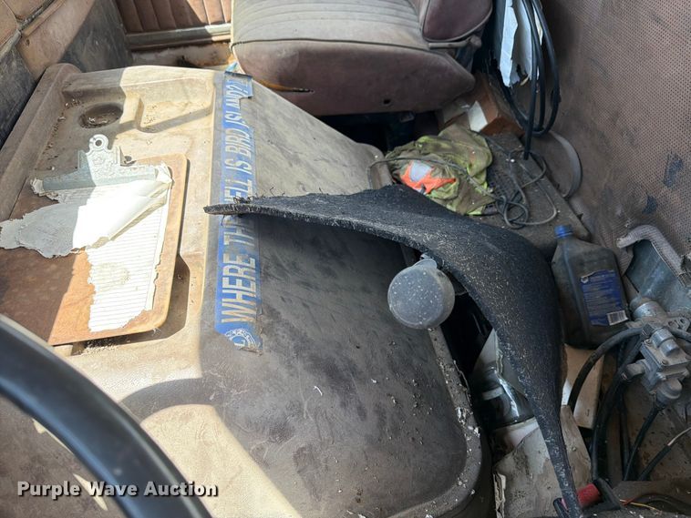 image for item FK0288 1982 International 2275 tank truck