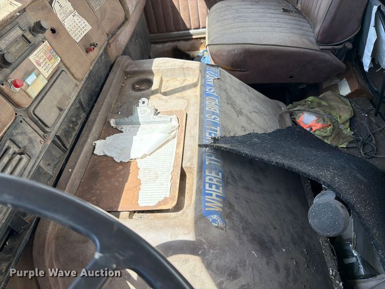 image for item FK0288 1982 International 2275 tank truck