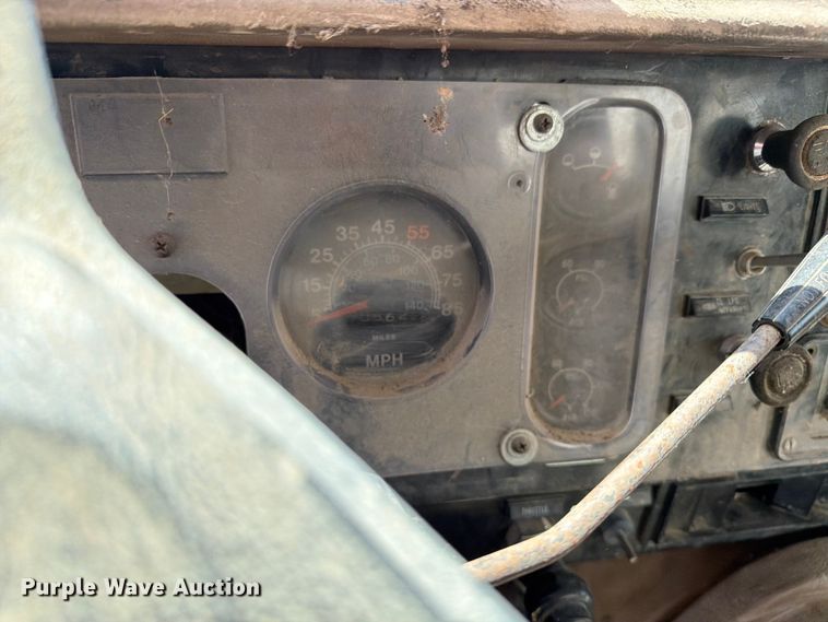 image for item FK0288 1982 International 2275 tank truck
